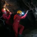 Plongez dans les profondeurs mystérieuses du Karst.