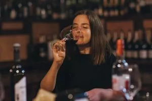 Dégustation de vins au bar Dvorni 45 
