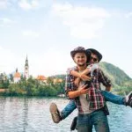 Sourire au joyau alpin du lac de Bled