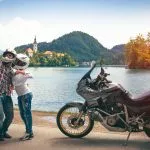 Paar blutete Motorrad skaliert