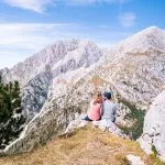 couple montagnes romantique