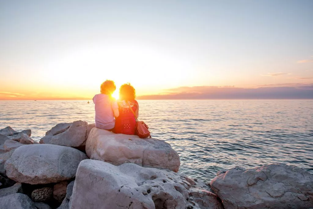 coppia piran al tramonto
