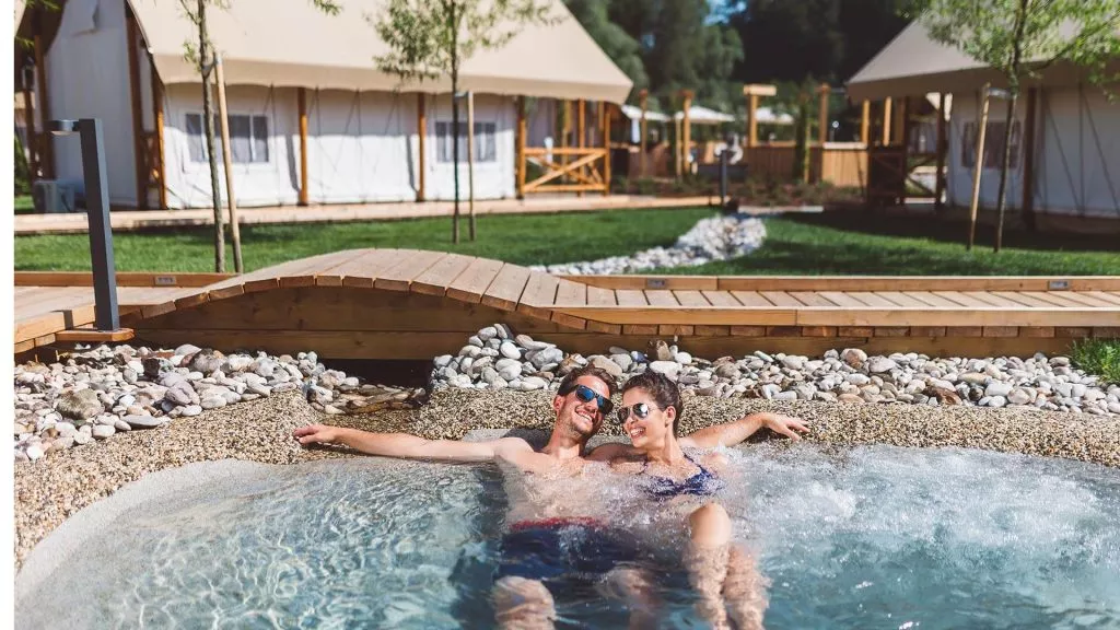Calm down in the outside spas