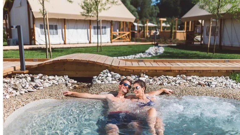 Calm down in the outside spas