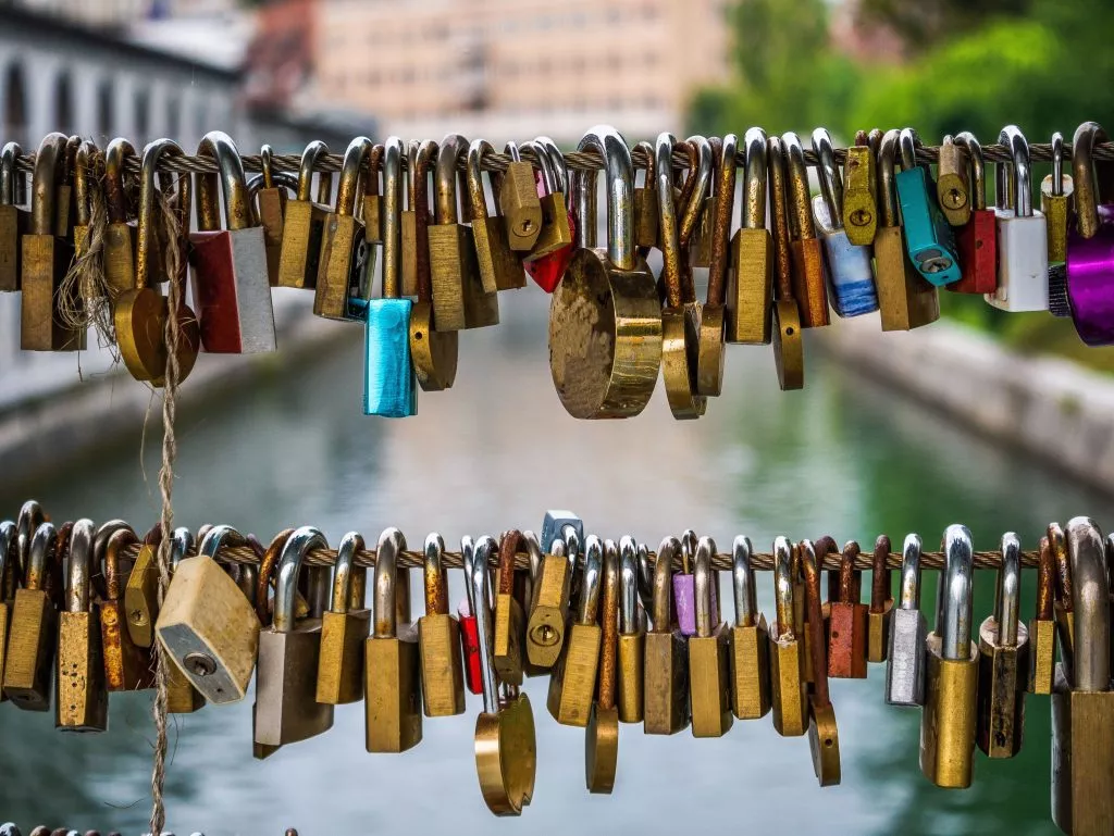 padlocks butchers bridge scaled